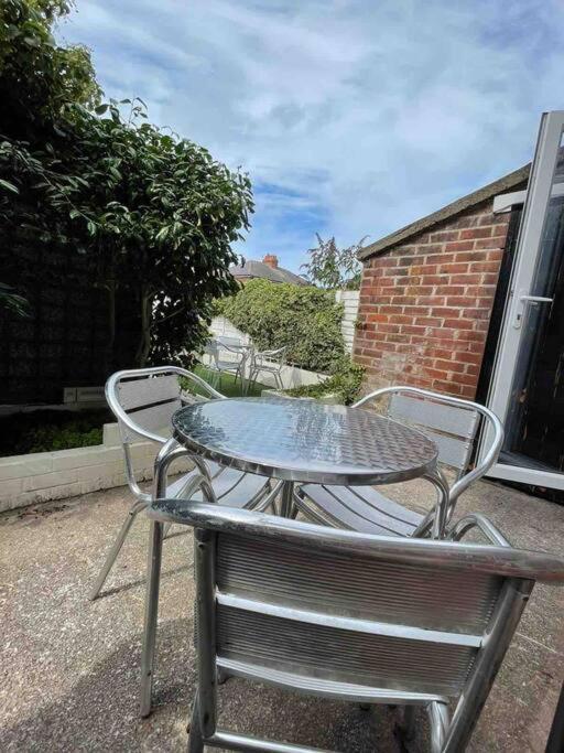 2 Bed Sleeps 6 Beach Retreat St Annes On Sea Villa Литам Сент Аннс Екстериор снимка