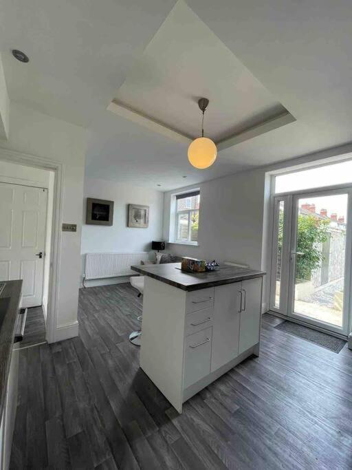 2 Bed Sleeps 6 Beach Retreat St Annes On Sea Villa Литам Сент Аннс Екстериор снимка